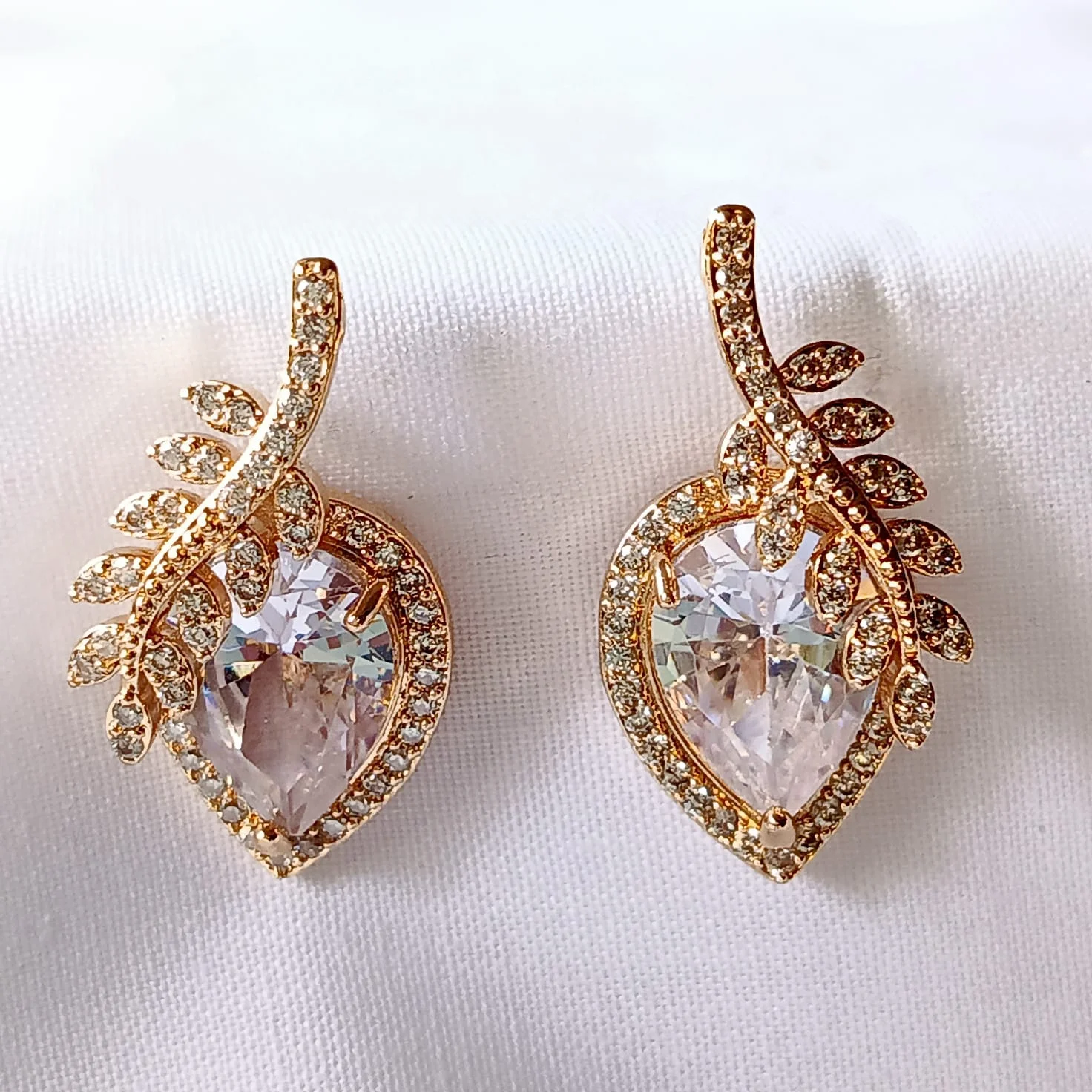 Leaf-Glow Studs earrings product photo