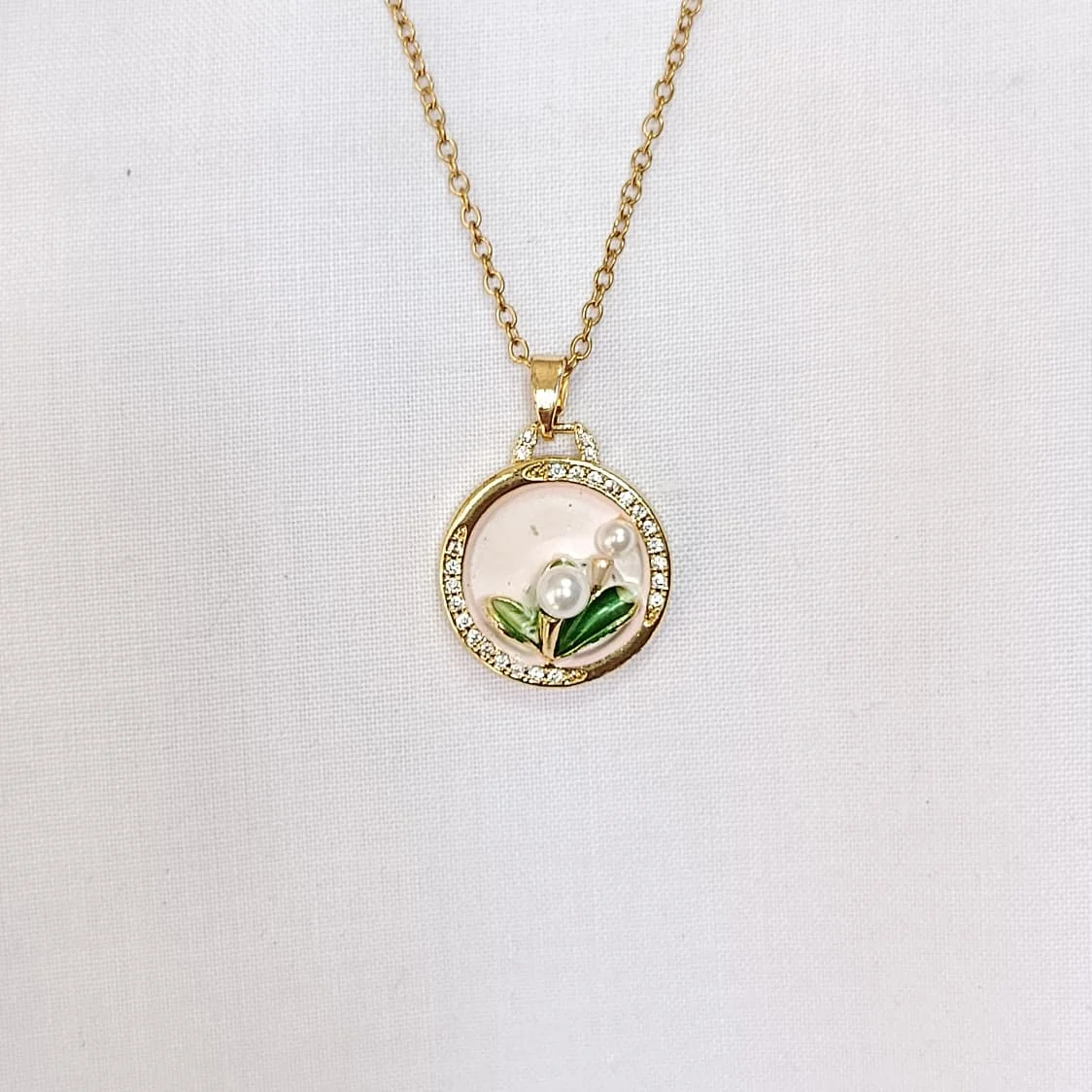 Lilly Flower Pendant necklace product photo