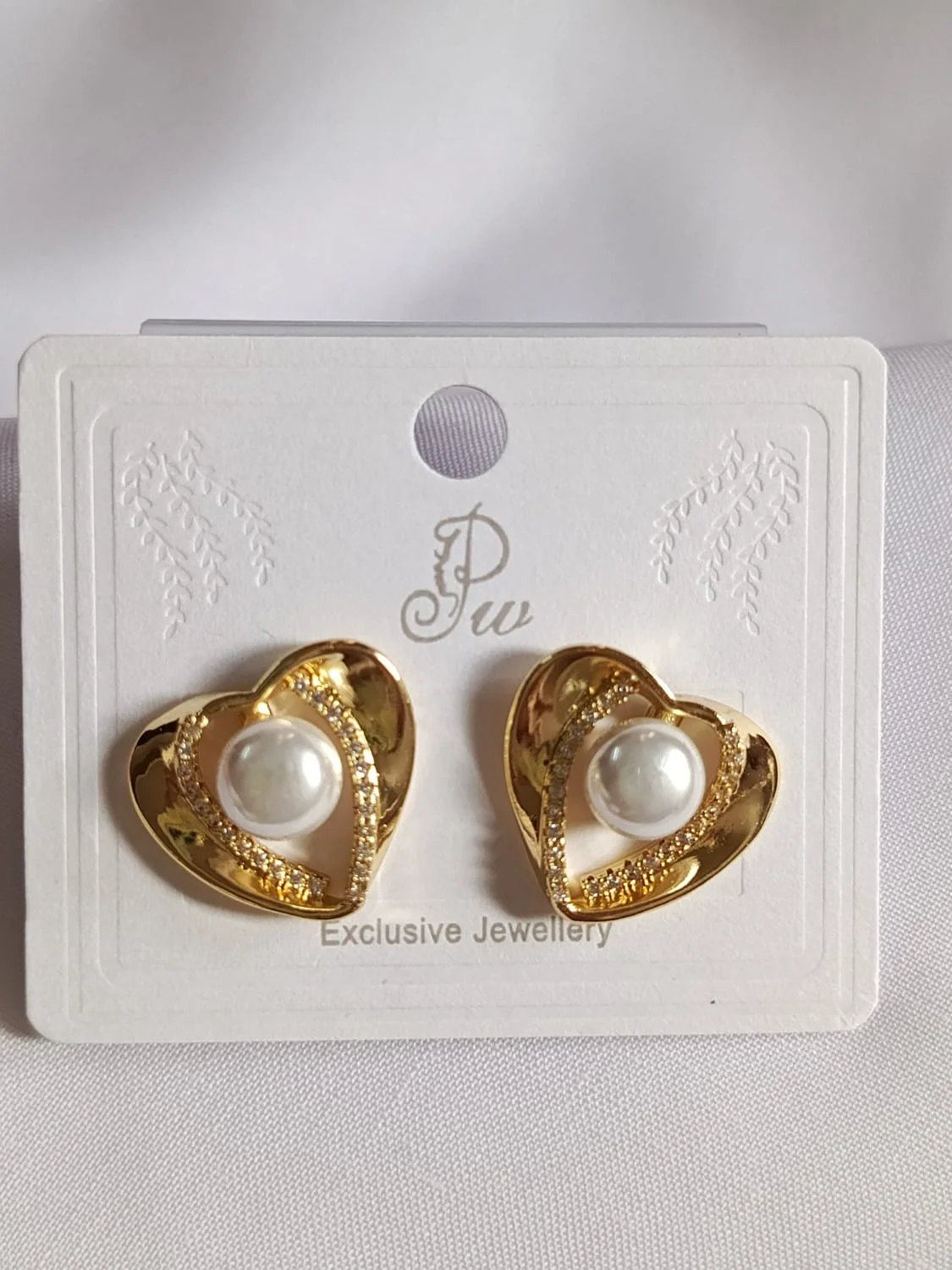 Heart Pearl Studs earrings product photo