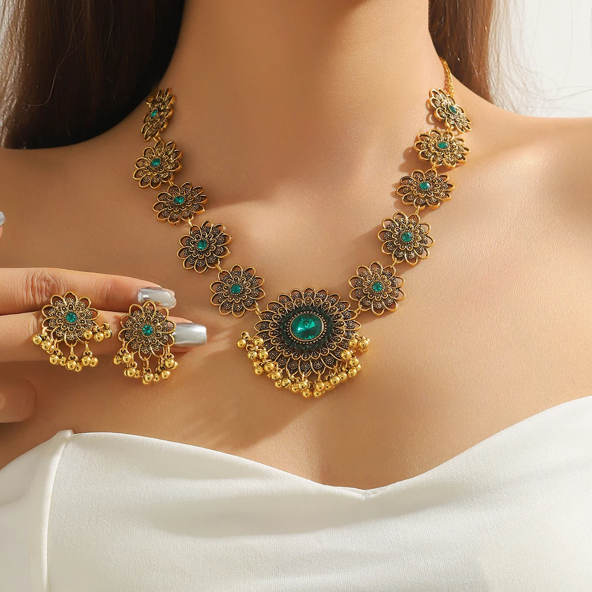 Vintage Tassel Opera Necklace (Green)