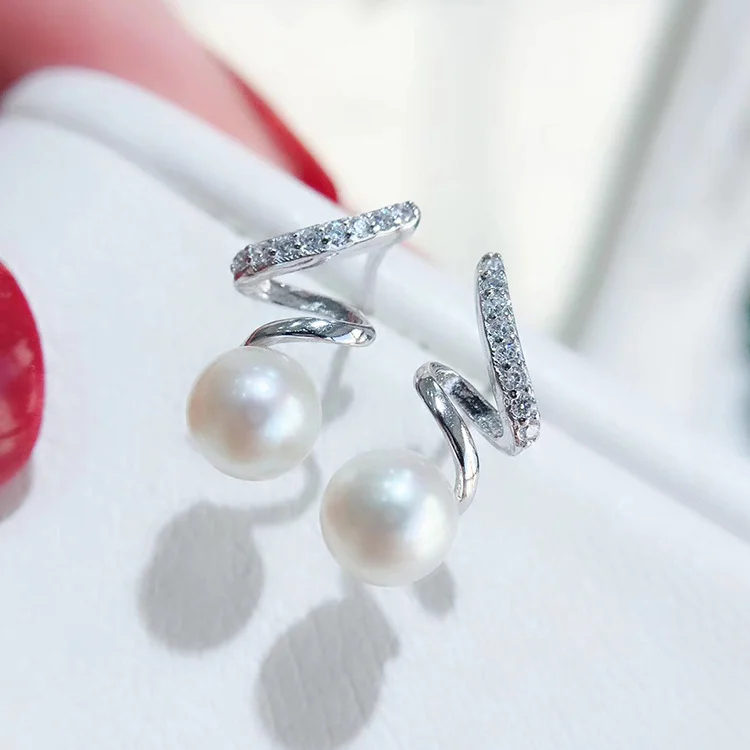 Geometric Art Deco Pearl Earrings (Silver)