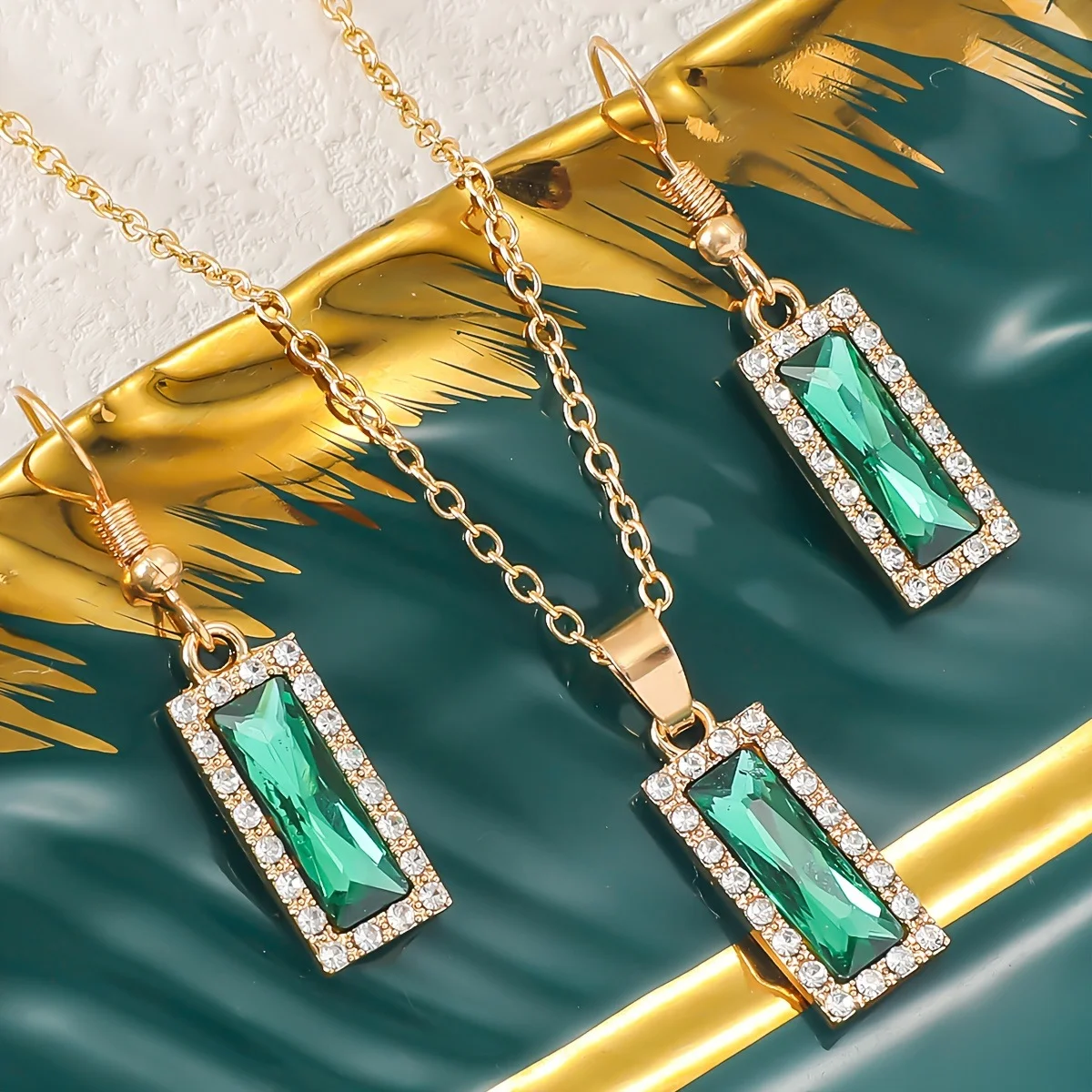 Emerald Cut Halo Set (Green)