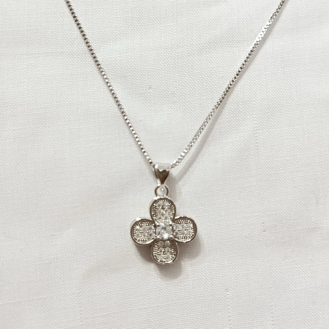 Clover Spark Necklace - Image 1