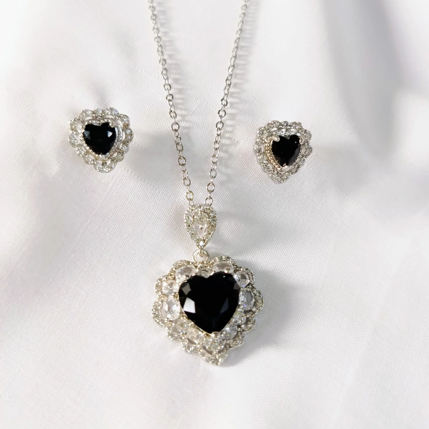 Heart Glow Set necklace, alternate product view 2