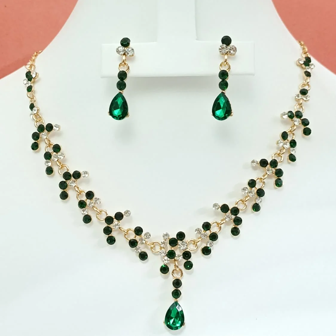 Luxury Botanical Green Garden Set - Image 1