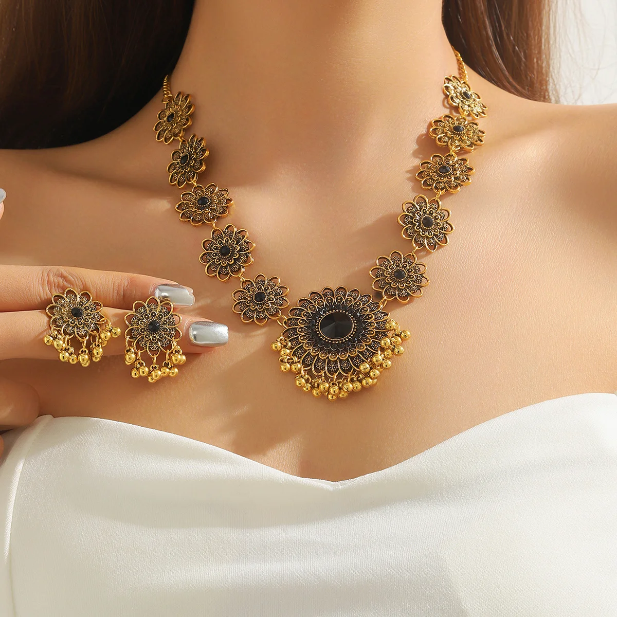 Vintage Tassel Opera Necklace (Black)
