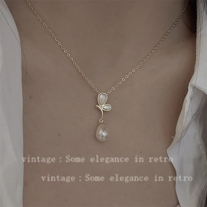 Vintage Gold Pearl Pendant Necklace