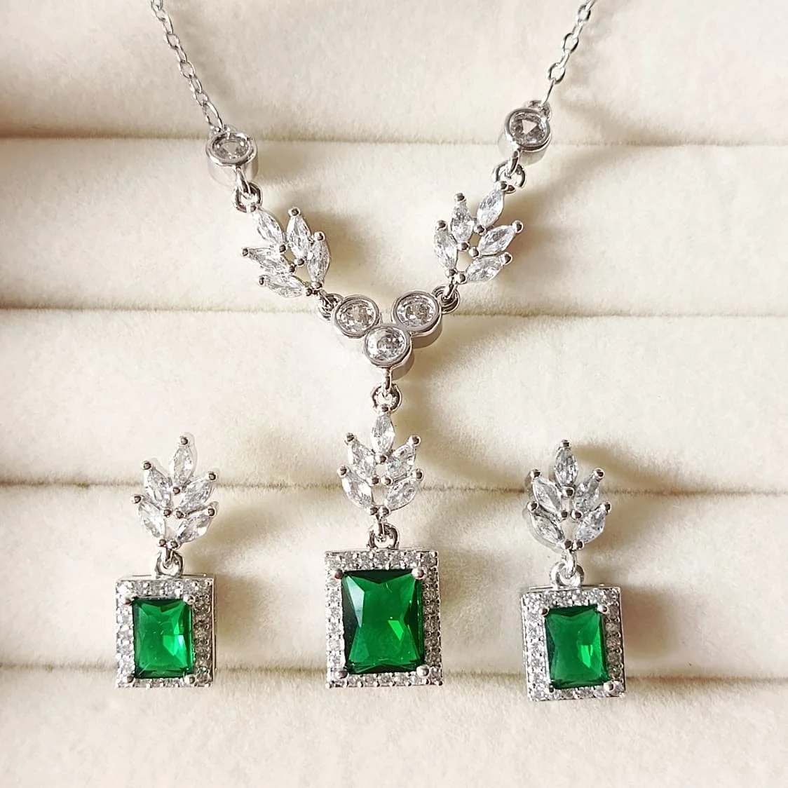 Emerald Luxe Set - Image 2