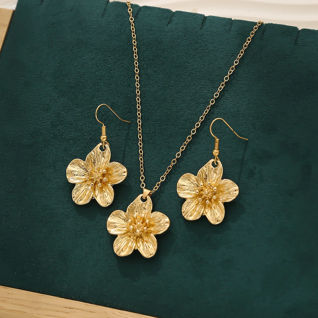 Golden Flora Pendant Set